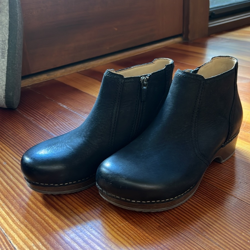 Dansko Black Leather Side Zip Chelsea Boots Sz 36 US 6